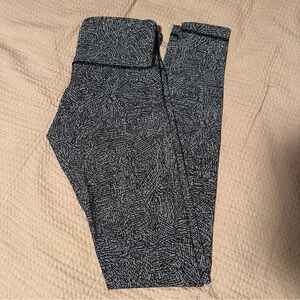 lululemon leggings 4 black & white pattern